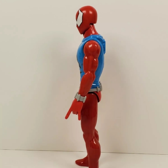 Hasbro 12" Spiderman 2017 Marvel Action Figure - Picture 2 of 4